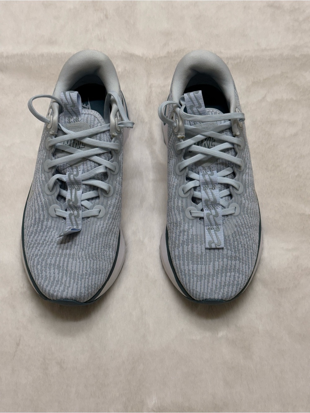 Nike Light Gray Men’s Running Shoes - Lightweight Comfort